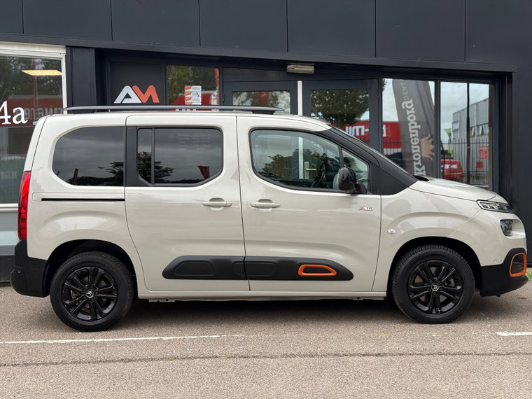 Vehicle Image 7