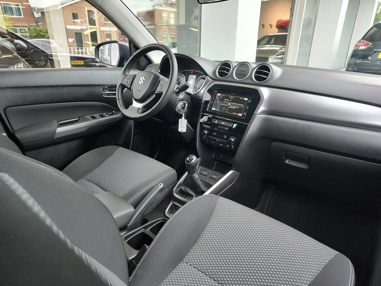Vehicle Image 9