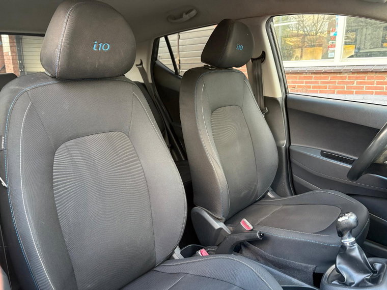 Vehicle Image 16