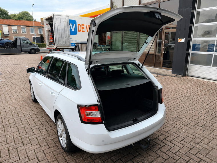 Vehicle Image 16