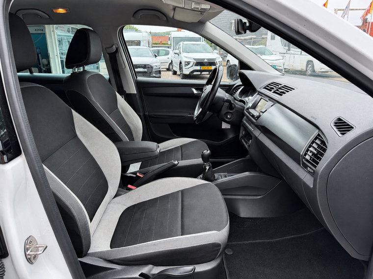 Vehicle Image 19