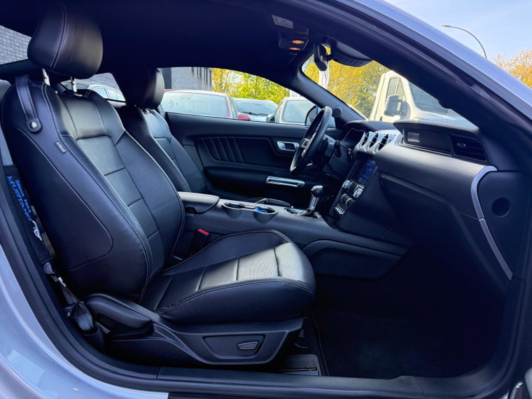 Vehicle Image 38