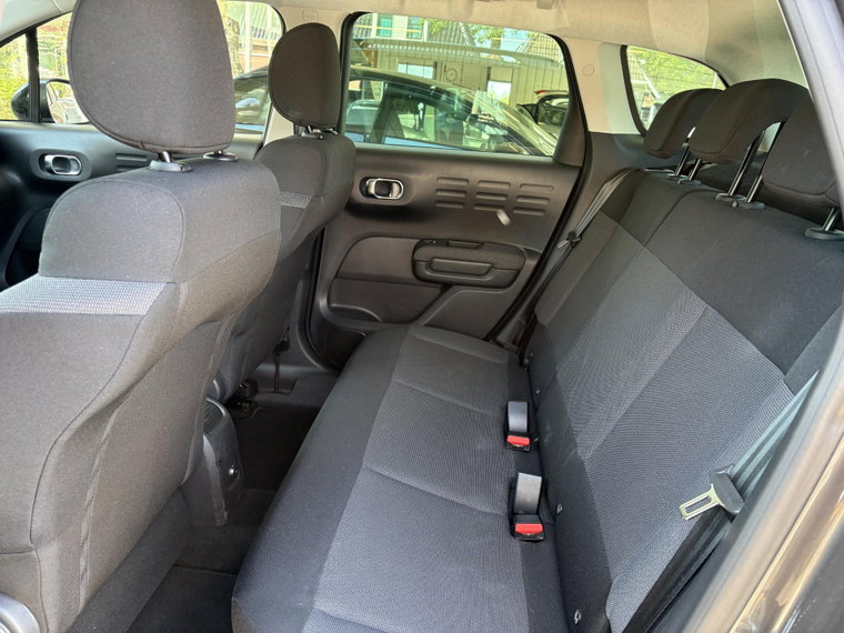 Vehicle Image 19