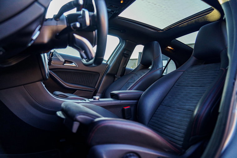 Vehicle Image 25
