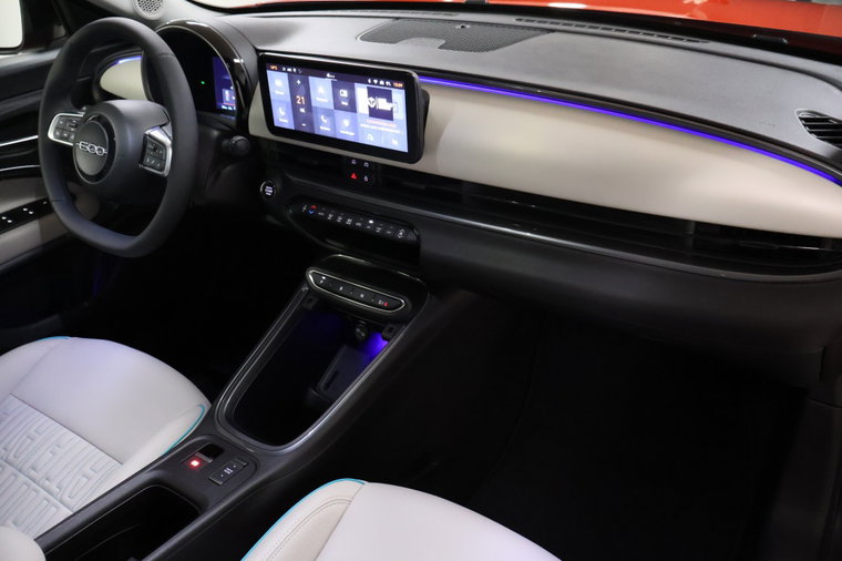 Vehicle Image 8
