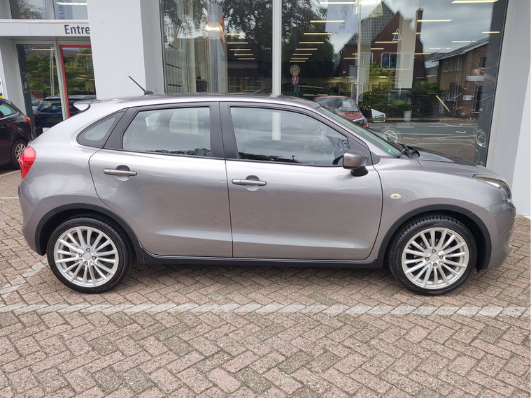 Vehicle Image 6