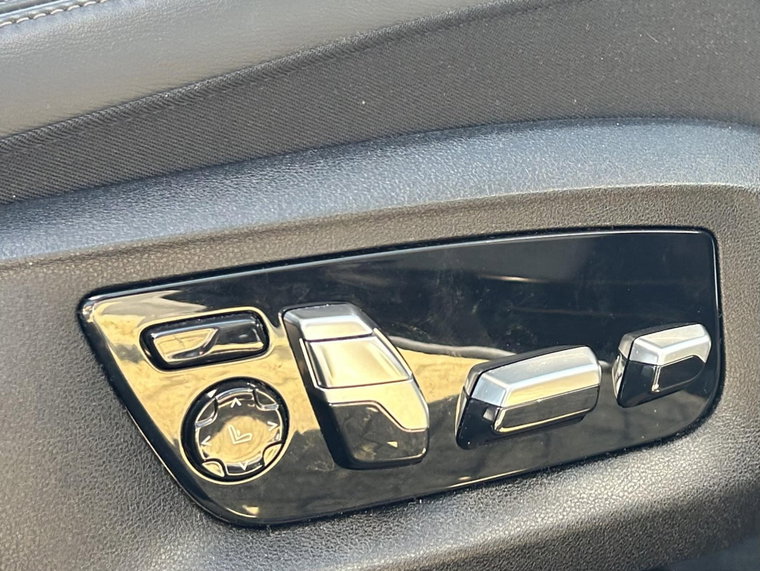 Vehicle Image 28