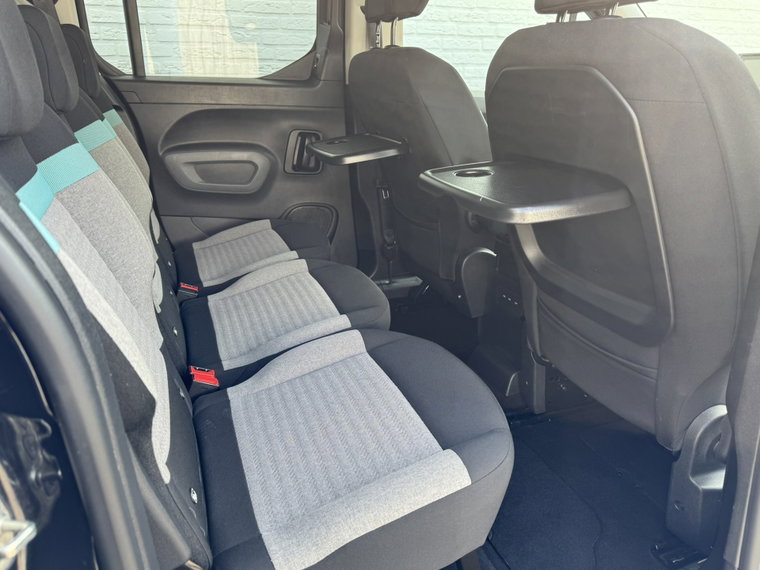 Vehicle Image 30