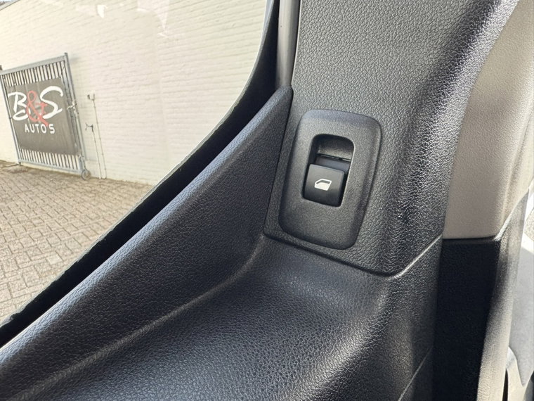 Vehicle Image 40