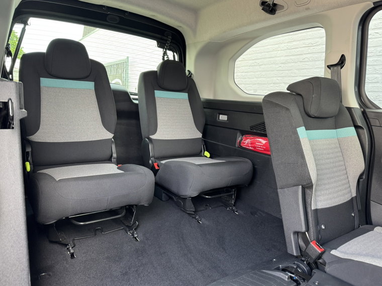 Vehicle Image 9