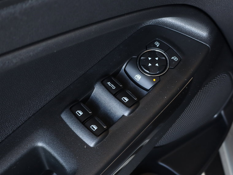 Vehicle Image 25