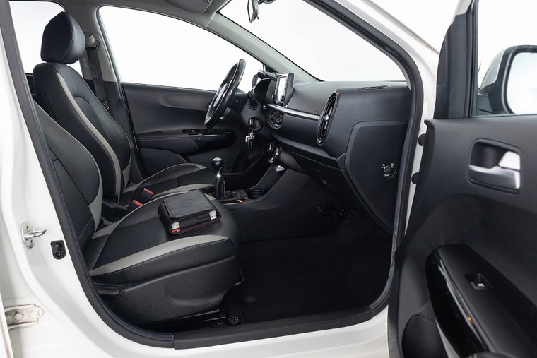 Vehicle Image 6