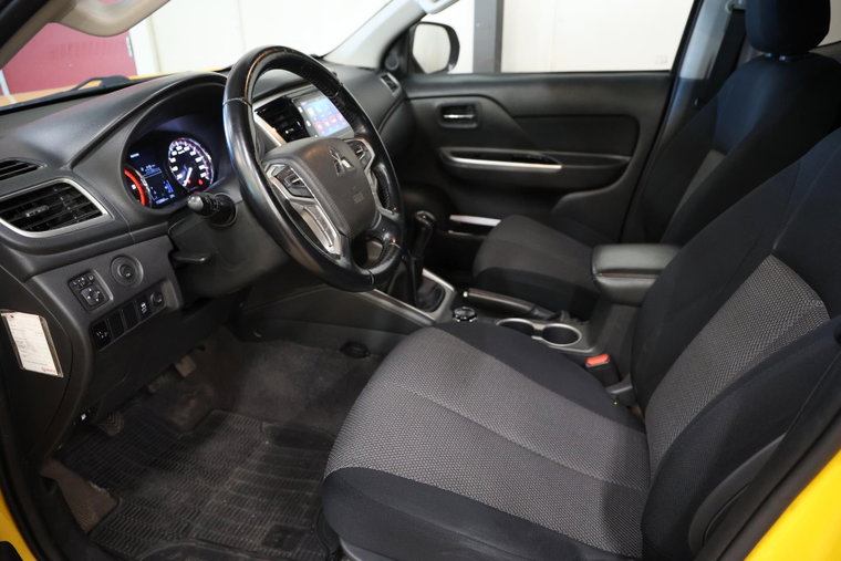 Vehicle Image 16