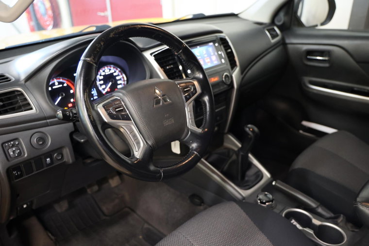 Vehicle Image 18