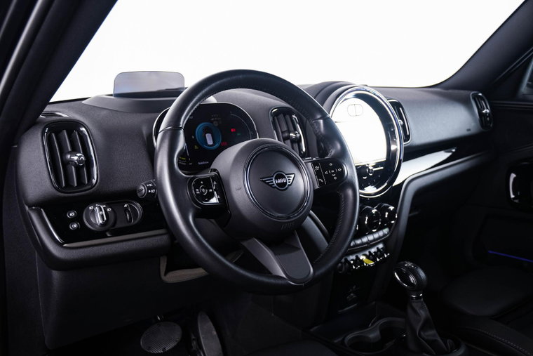 Vehicle Image 25