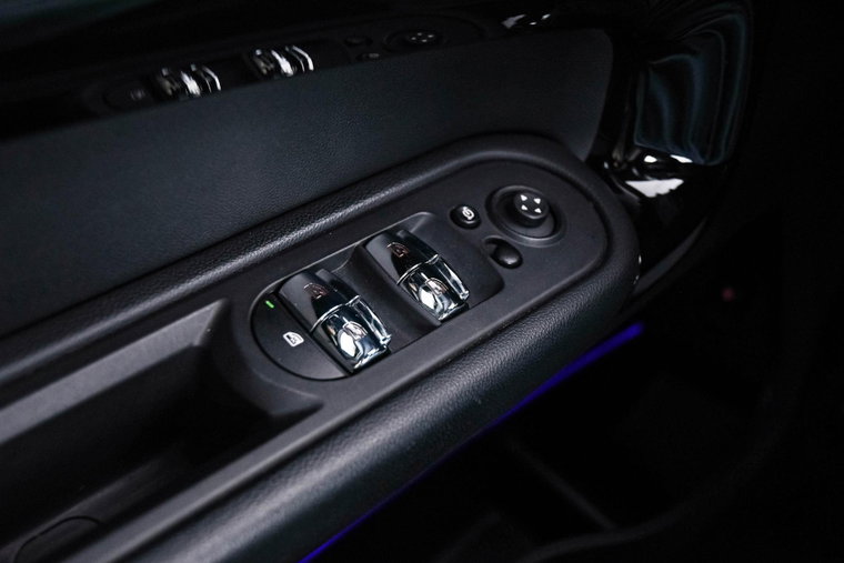 Vehicle Image 36