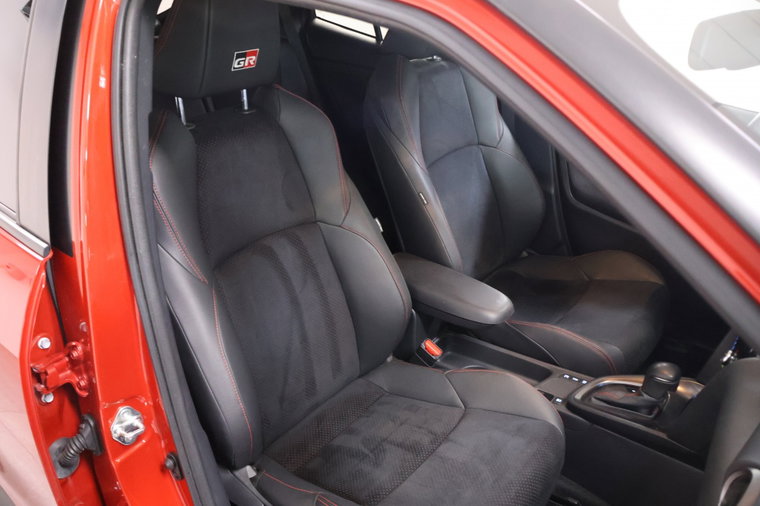 Vehicle Image 12