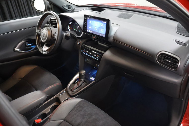 Vehicle Image 8