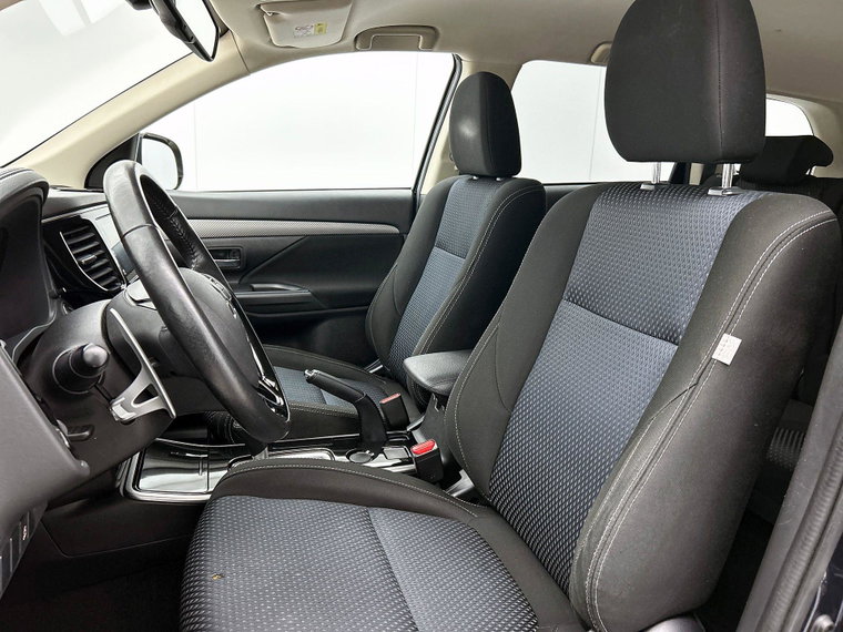 Vehicle Image 32