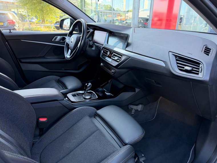 Vehicle Image 22