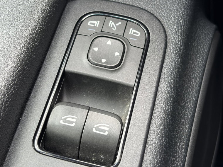 Vehicle Image 24