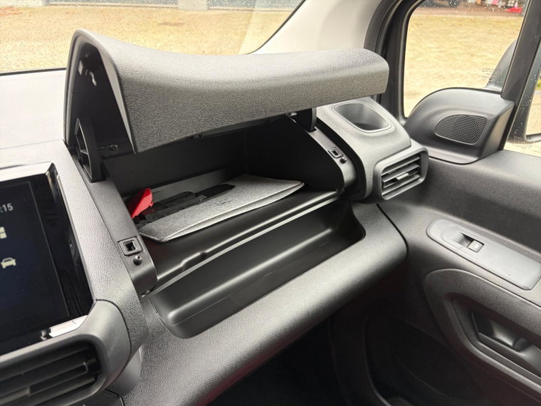 Vehicle Image 40