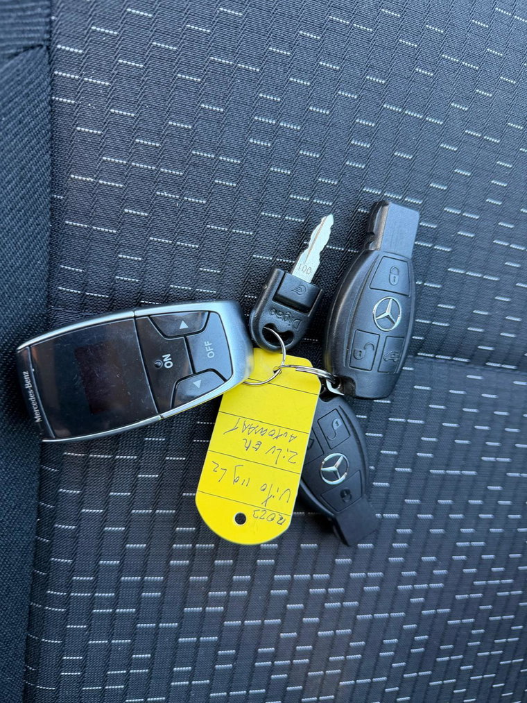 Vehicle Image 25