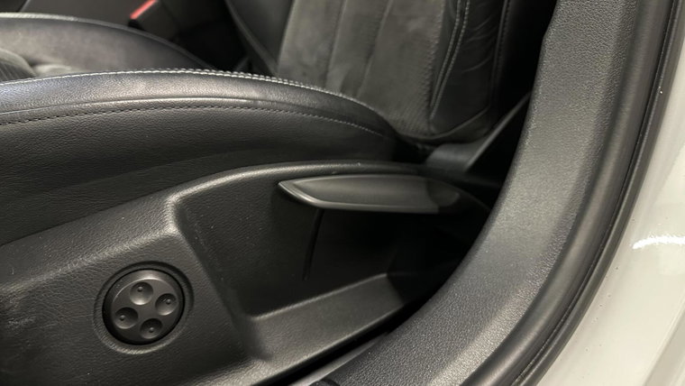 Vehicle Image 28