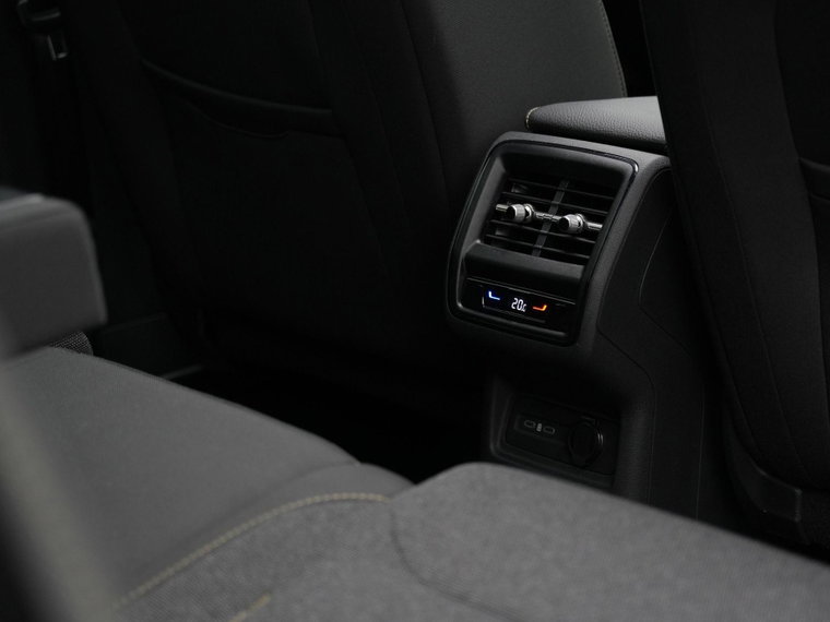 Vehicle Image 45