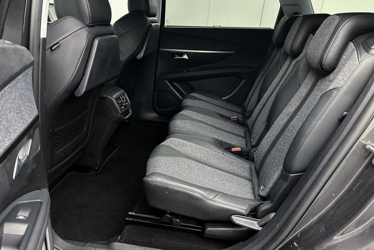 Vehicle Image 25