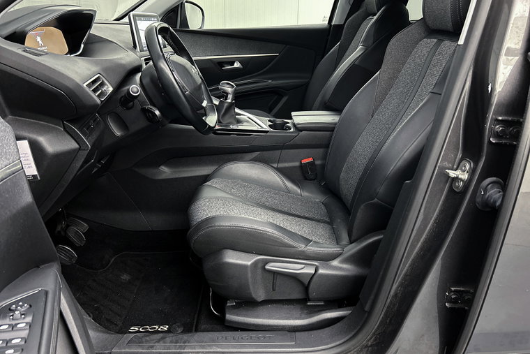 Vehicle Image 28