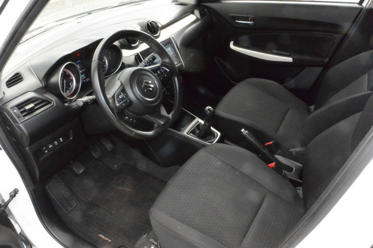 Vehicle Image 12