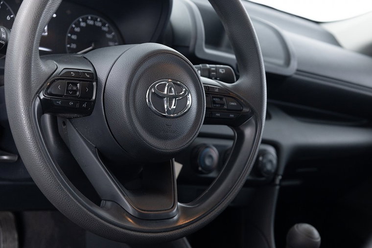 Vehicle Image 9