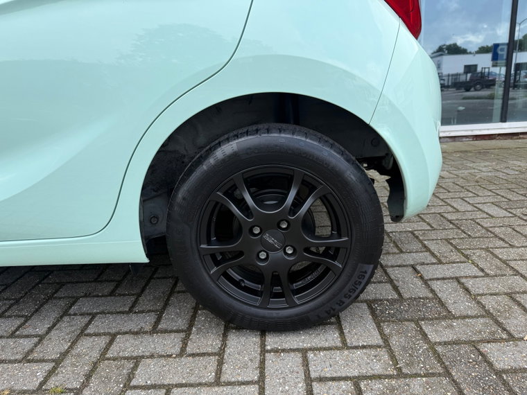 Vehicle Image 24