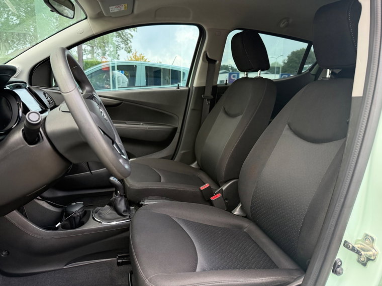 Vehicle Image 25
