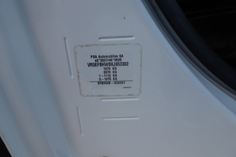 Vehicle Image 25