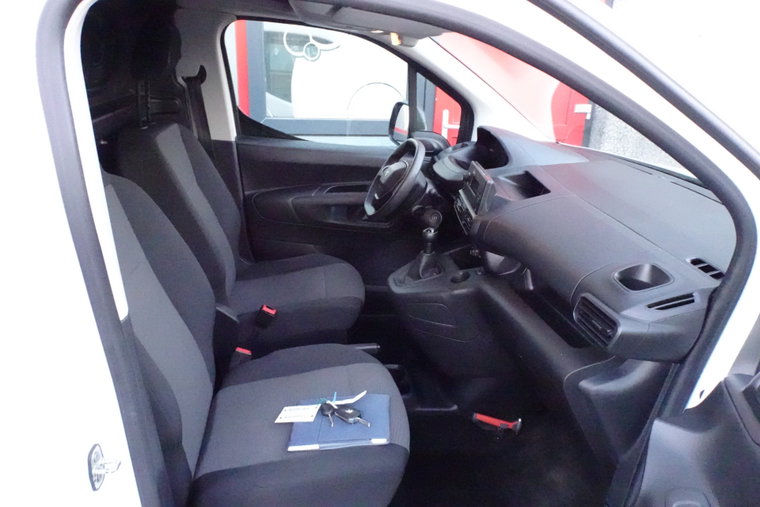 Vehicle Image 10