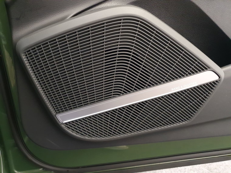 Vehicle Image 32