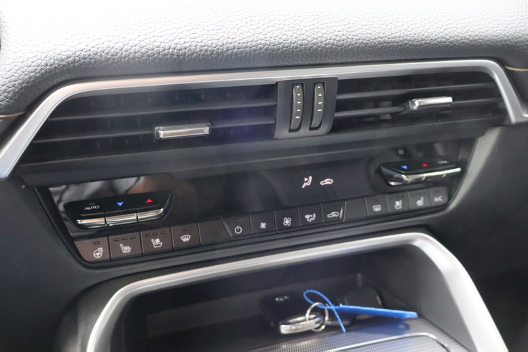 Vehicle Image 26