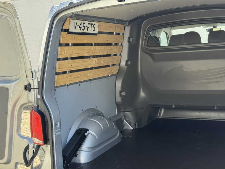 Vehicle Image 38