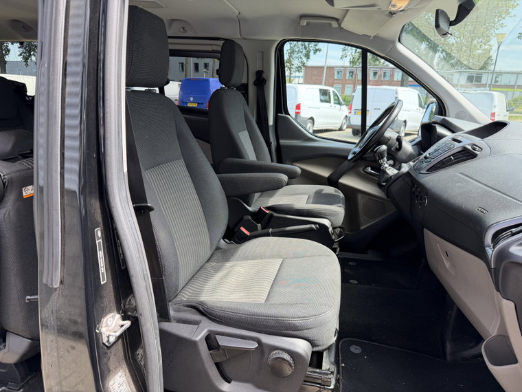 Vehicle Image 37