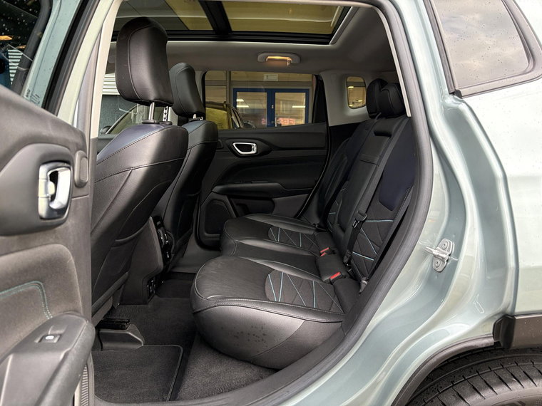 Vehicle Image 17