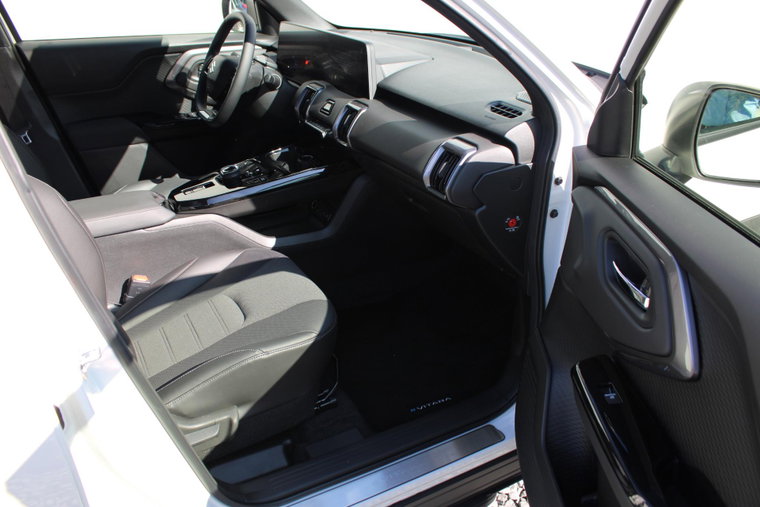 Vehicle Image 16