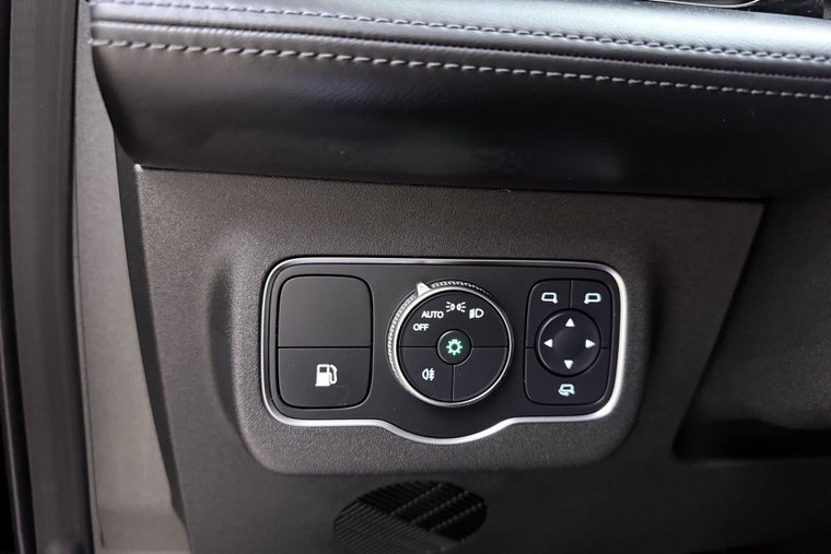 Vehicle Image 24