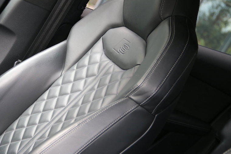 Vehicle Image 23