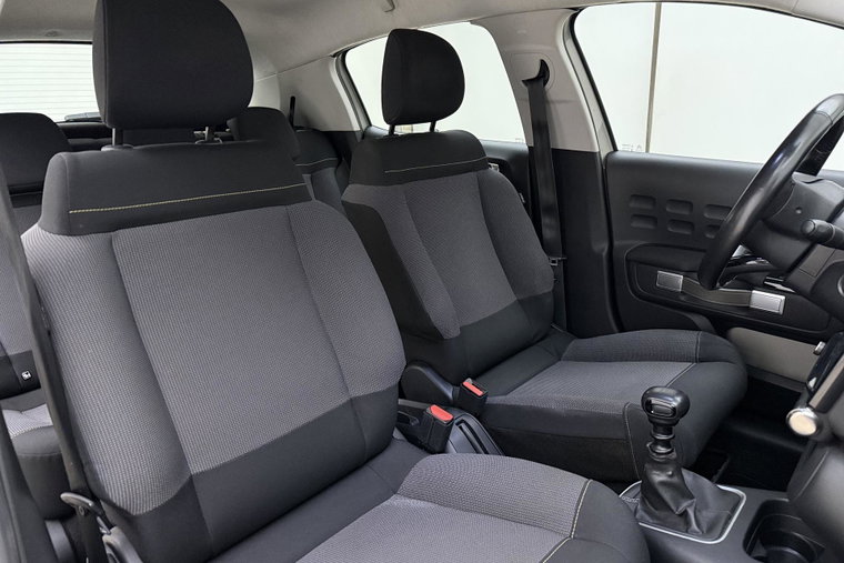 Vehicle Image 16