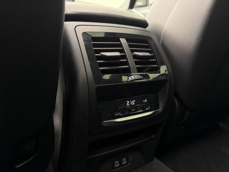 Vehicle Image 29
