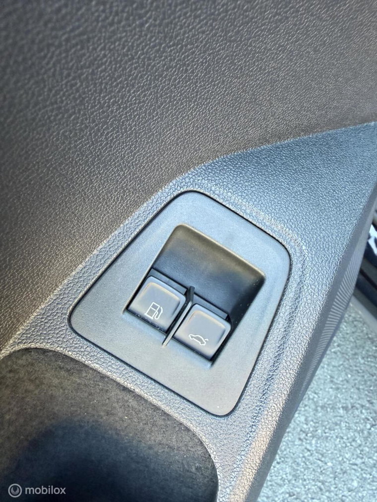 Vehicle Image 40