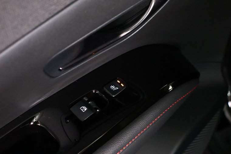 Vehicle Image 25