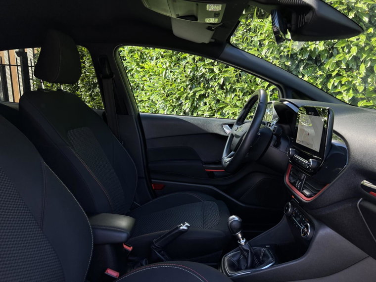 Vehicle Image 25